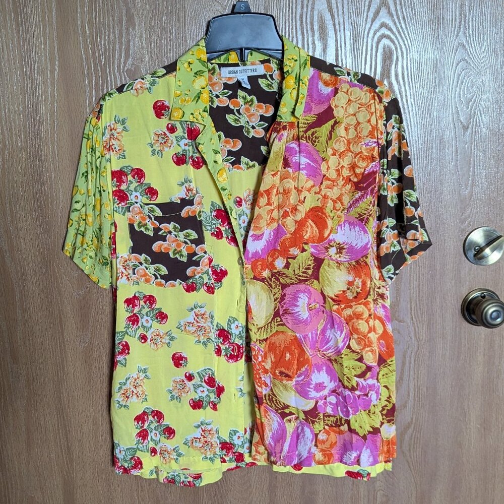 Urban Outfitters Fruit Themed Collared Short Sleeve, M